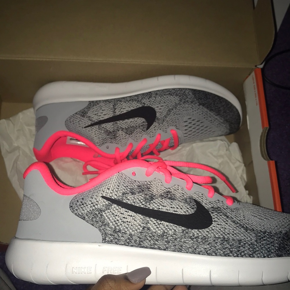 WOMENS RUNNING SHOES